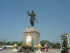 ファー・グム王像の写真